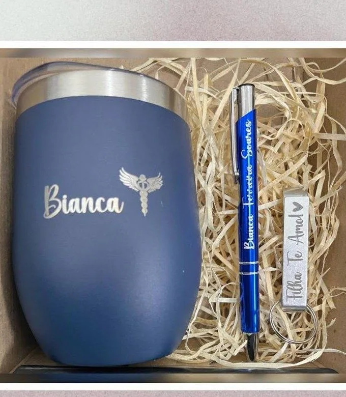 Kit personalizado com copo, caneta e chaveiro